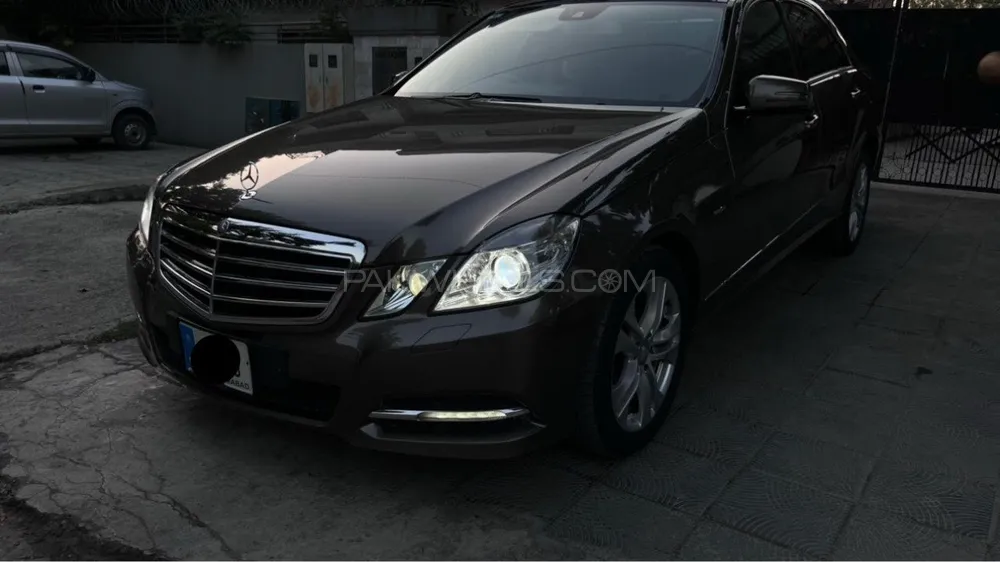 Mercedes Benz E Class 2011 for Sale in Peshawar Image-1