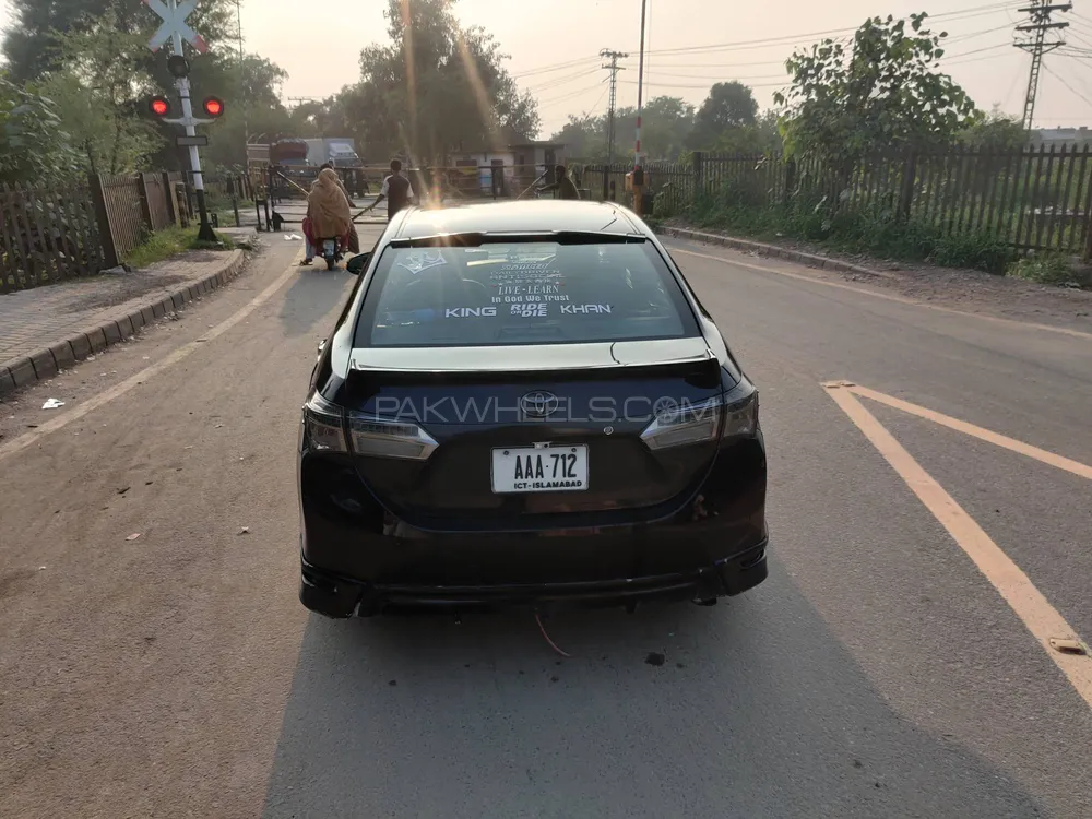 Toyota Corolla 2015 for Sale in Lahore Image-1