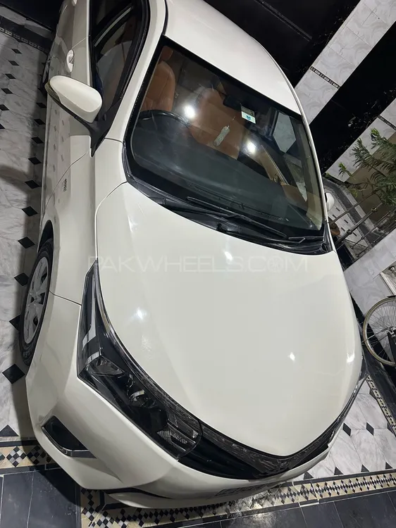 Toyota Corolla 2015 for Sale in Peshawar Image-1