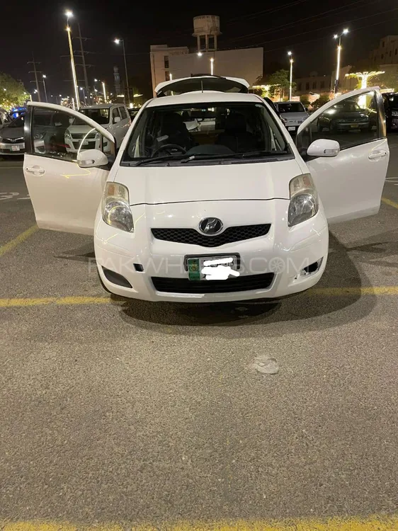 Toyota Vitz 2013 for Sale in Lahore Image-1
