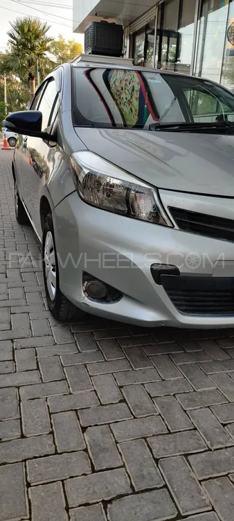 Toyota Vitz 2015 for Sale in Sahiwal Image-1