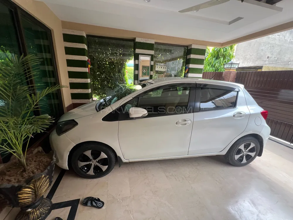 Toyota Vitz 2016 for Sale in Lahore Image-1