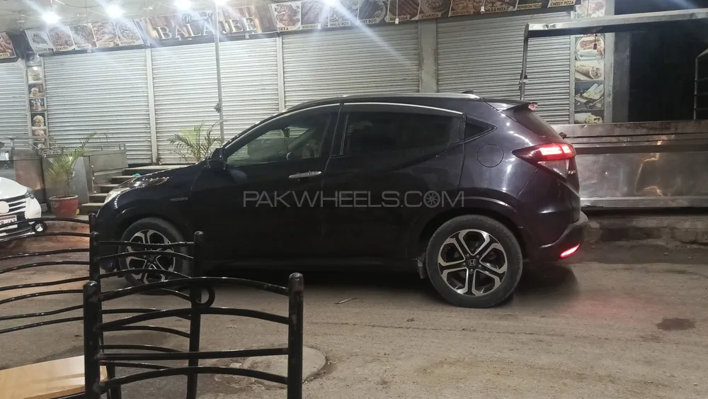 Honda Vezel 2014 for Sale in Karachi Image-1