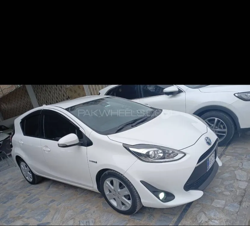 Toyota Aqua 2017 for Sale in Peshawar Image-1