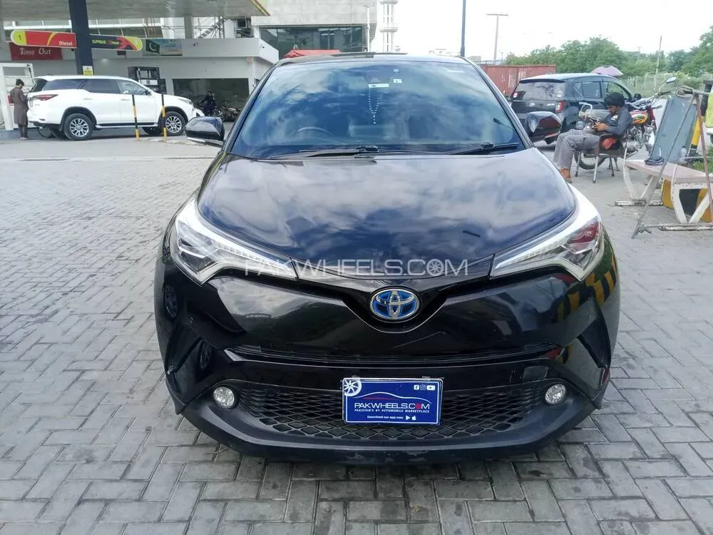 Toyota C-HR 2017 for Sale in Islamabad Image-1