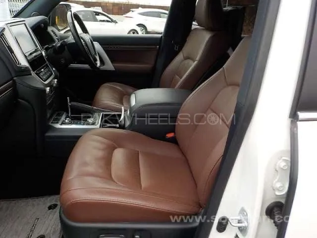 Toyota Land Cruiser 2020 for Sale in Karachi Toyota Land Cruiser 2020 for Sale in Karachi Image-8