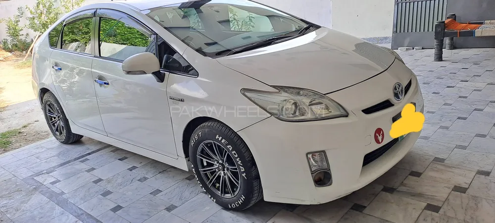 Toyota Prius 2011 for Sale in Peshawar Image-1