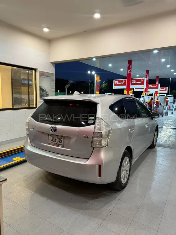 Toyota Prius Alpha 2013 for Sale in Islamabad Image-1