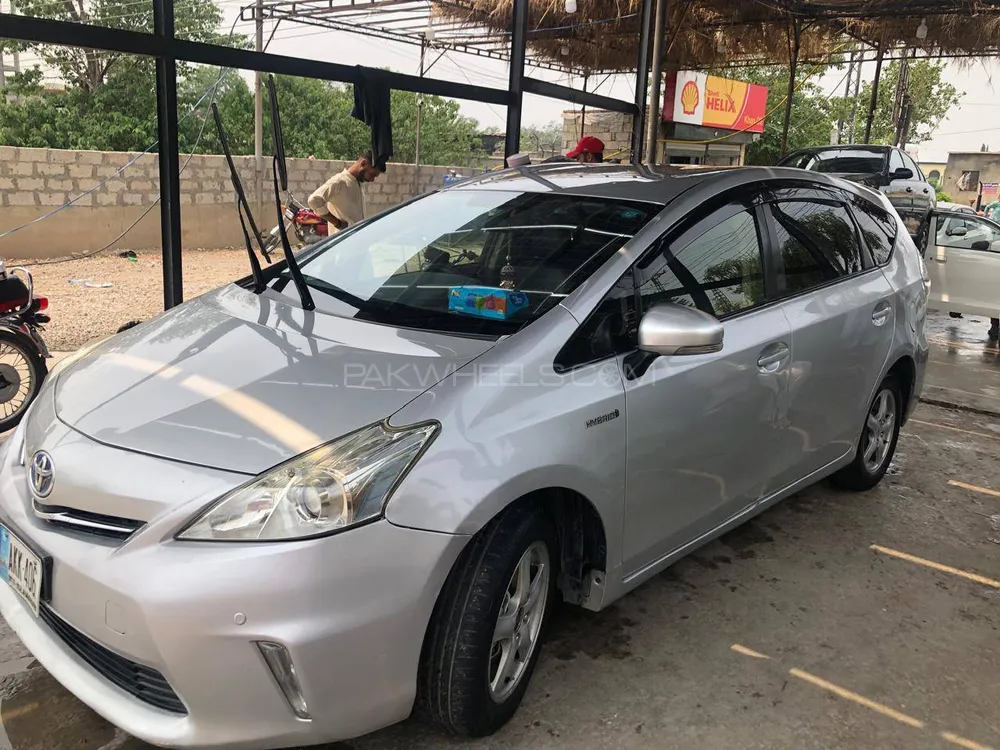 Toyota Prius Alpha 2014 for Sale in Rawalpindi Image-1