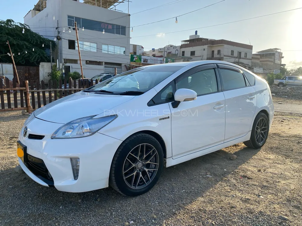 Toyota Prius 2012 for Sale in Karachi Image-1