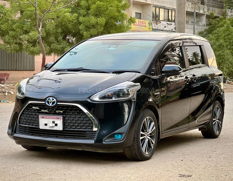Toyota Sienta 2018 for Sale in Karachi Image-1