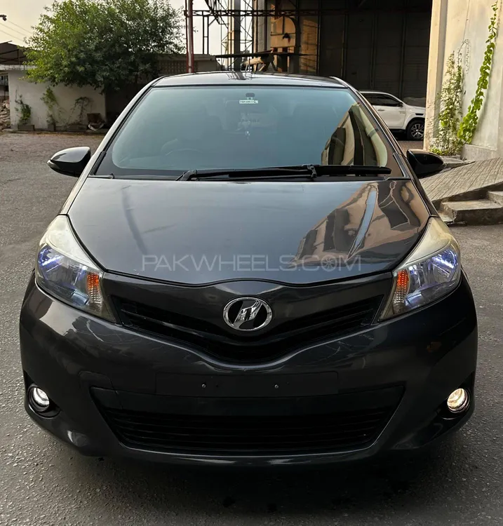 Toyota Vitz 2011 for Sale in Islamabad Image-1