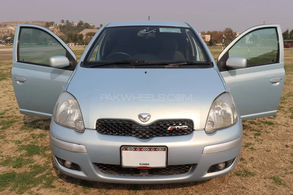 Toyota Vitz 2004 for Sale in Peshawar Image-1