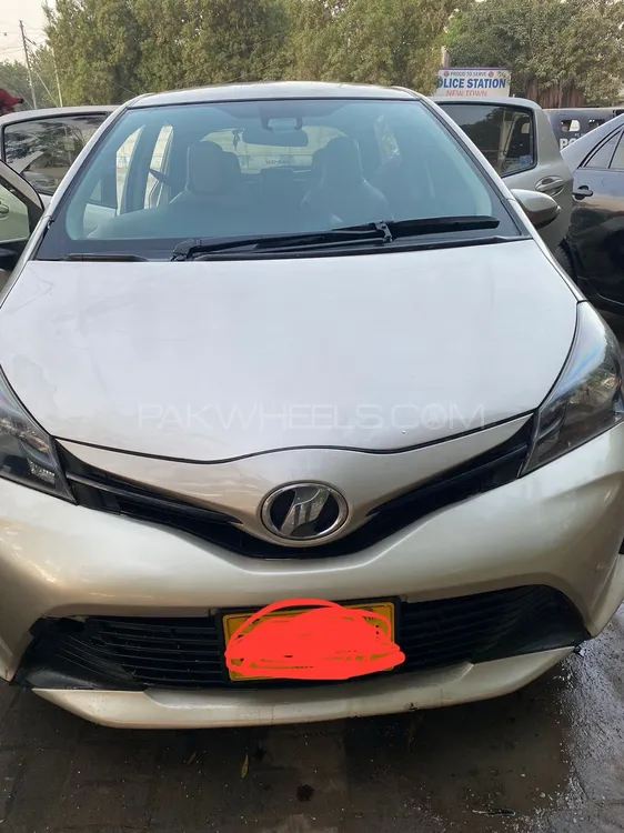 Toyota Vitz 2015 for Sale in Karachi Image-1