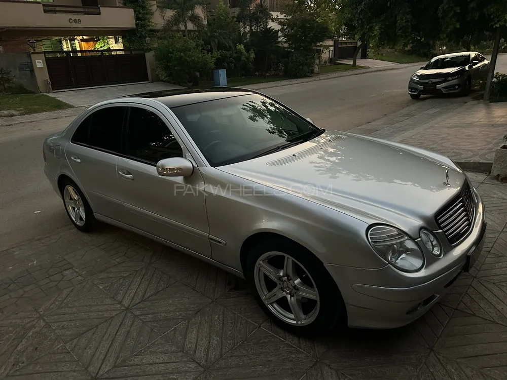 Mercedes Benz E Class 2004 for Sale in Islamabad Image-1