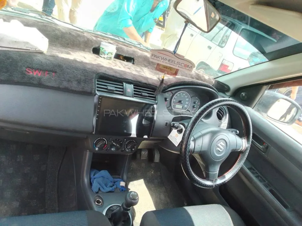 Suzuki Swift 2011 for Sale in Karachi Image-1