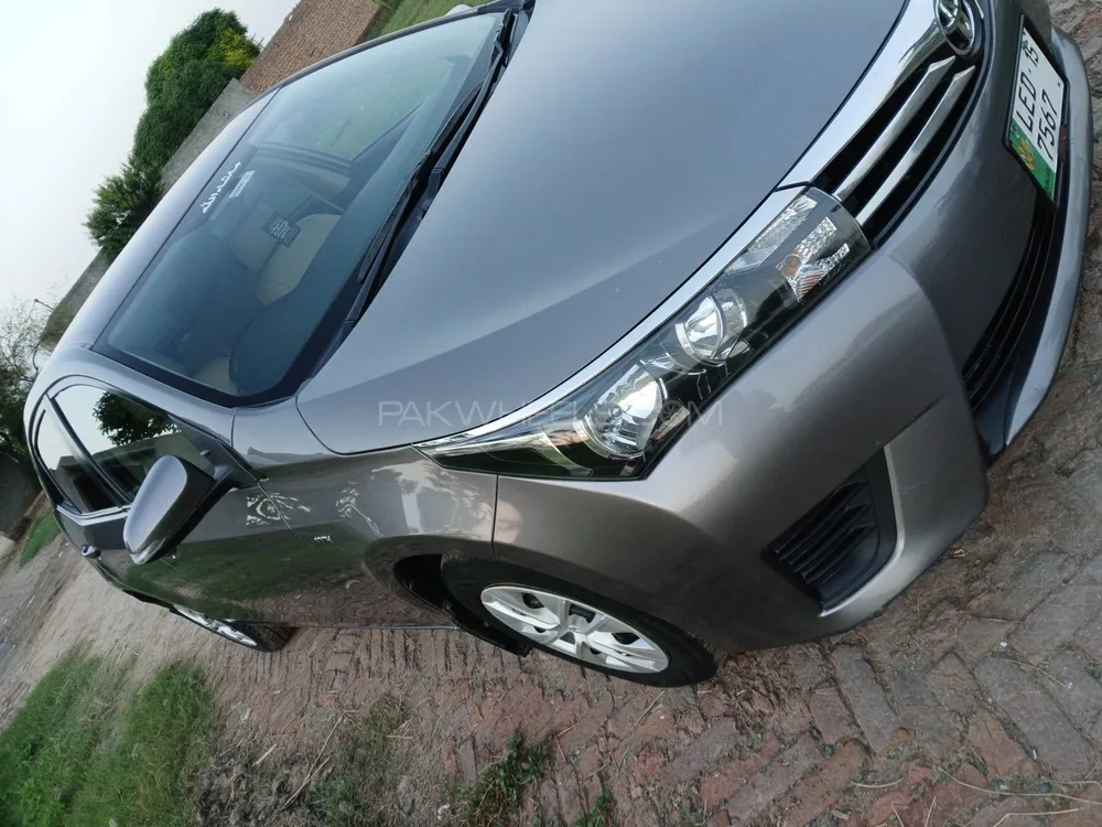 Toyota Corolla 2015 for Sale in Okara Image-1