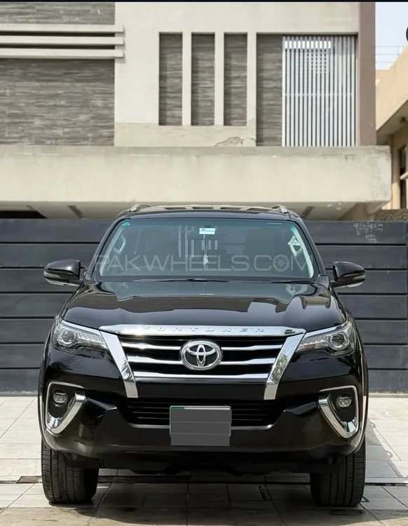 Toyota Fortuner 2017 for Sale in Lahore Image-1