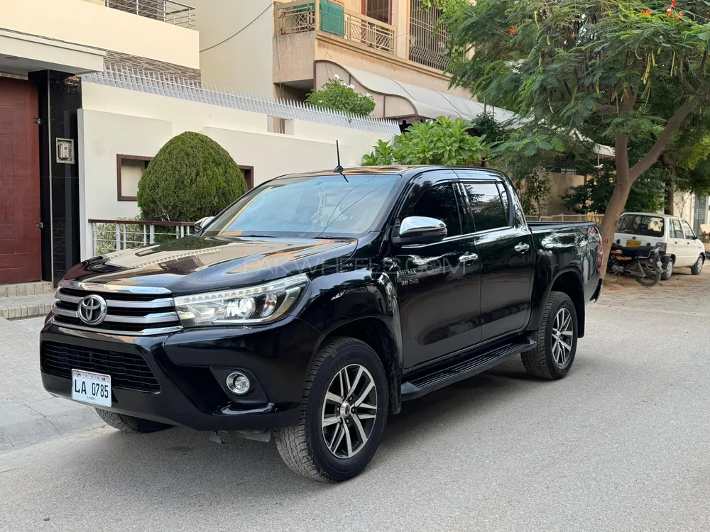 Toyota Hilux 2021 for Sale in Karachi Image-1