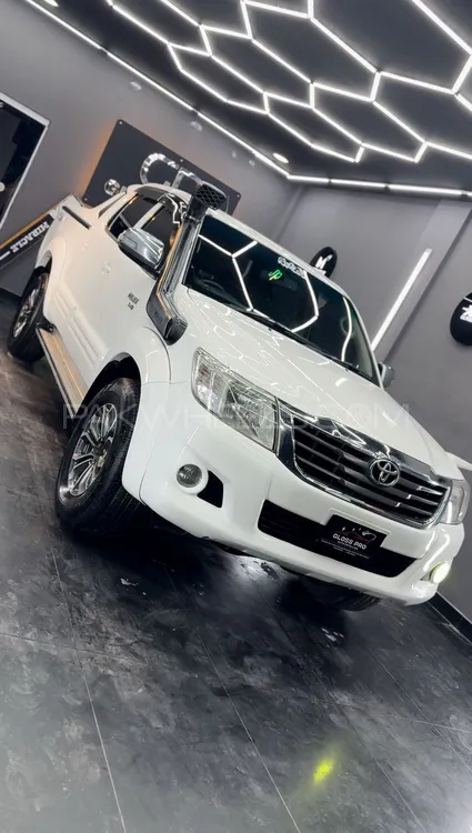 Toyota Hilux 2016 for Sale in Peshawar Image-1