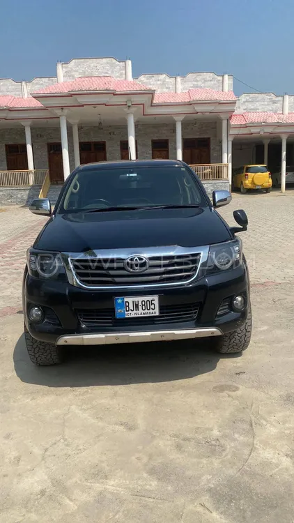 Toyota Hilux 2016 for Sale in Mardan Image-1