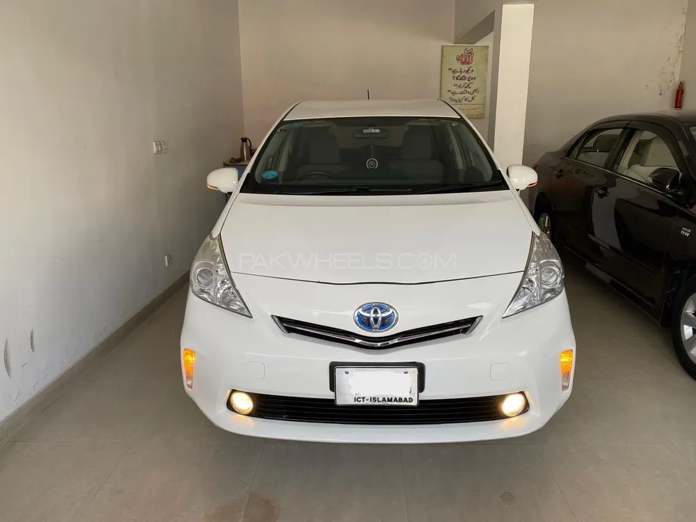 Toyota Prius Alpha 2014 for Sale in Lahore Image-1