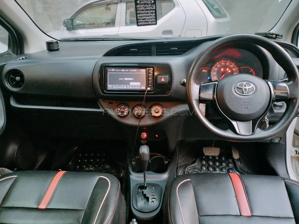 Toyota Vitz 2017 for Sale in Sialkot Image-1