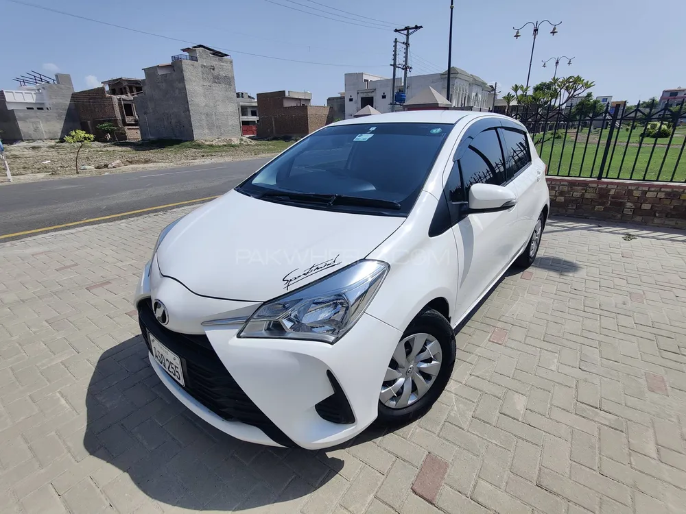 Toyota Vitz 2019 for Sale in Burewala Image-1