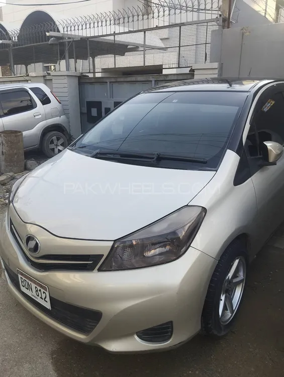 Toyota Vitz 2014 for Sale in Karachi Image-1