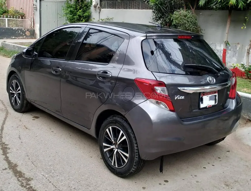 Toyota Vitz 2014 for Sale in Karachi Image-1