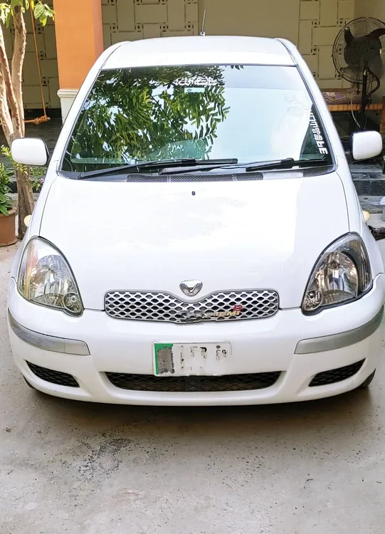 Toyota Vitz 2004 for Sale in Peshawar Image-1