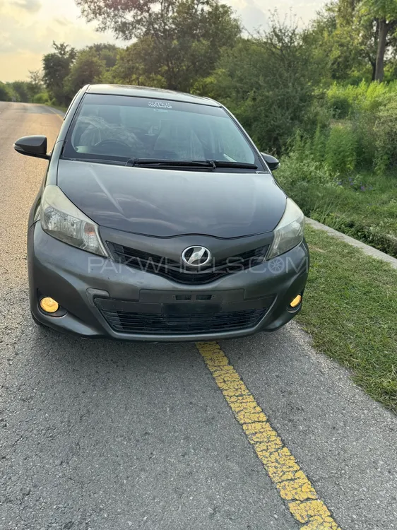 Toyota Vitz 2013 for Sale in Islamabad Image-1