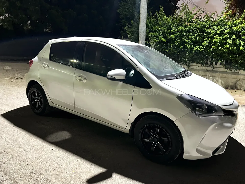 Toyota Vitz 2016 for Sale in Karachi Image-1