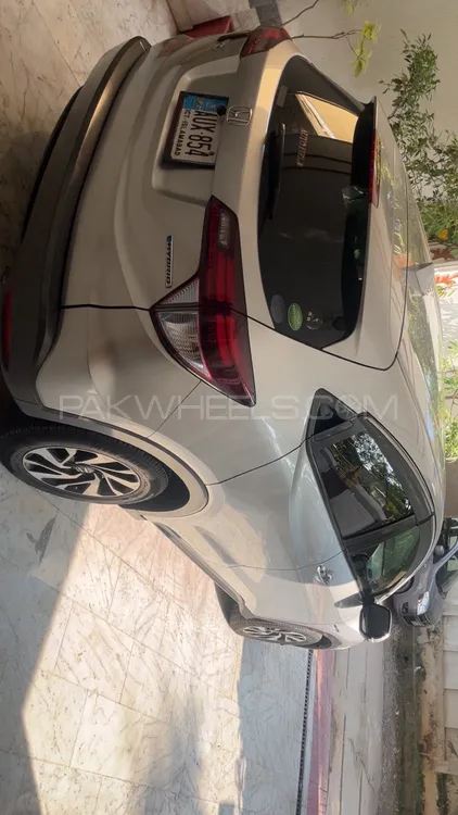 Honda Vezel 2015 for Sale in Islamabad Image-1