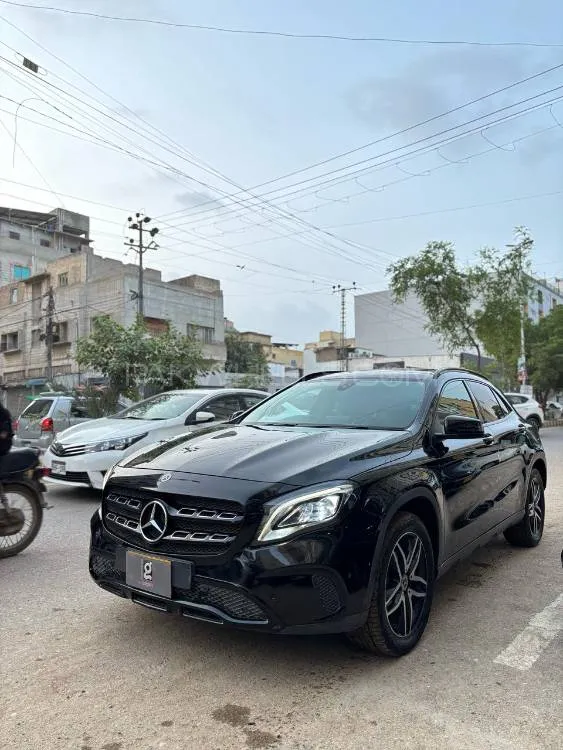 Mercedes Benz GLA Class 2018 for Sale in Karachi Mercedes Benz GLA Class 2018 for Sale in Karachi Image-3
