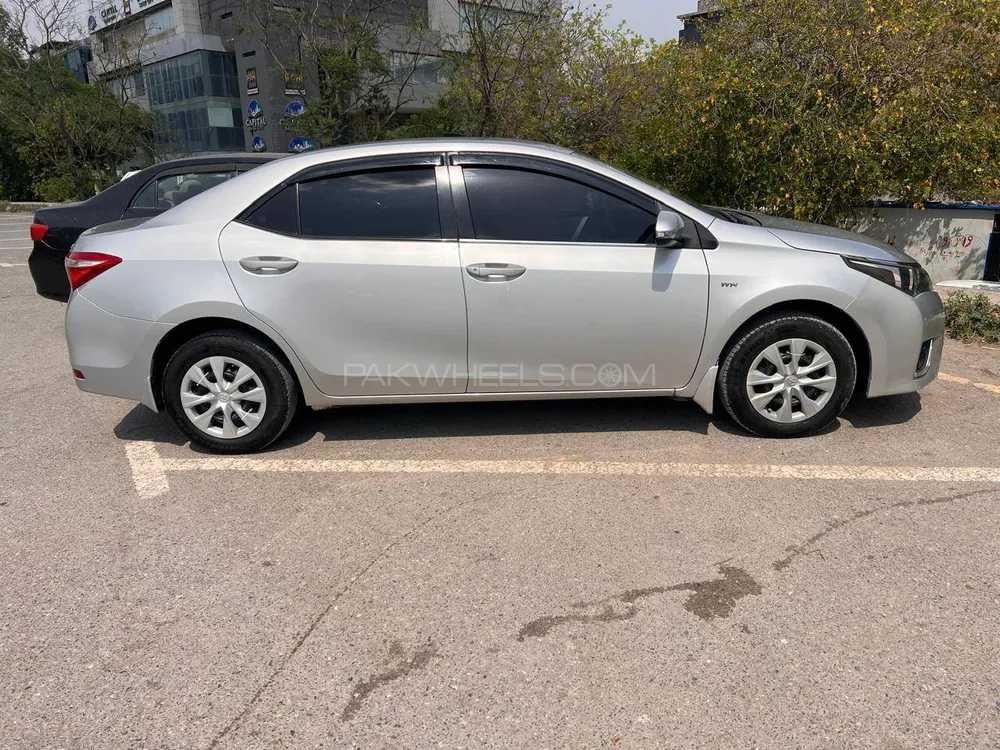 Toyota Corolla 2017 for Sale in Islamabad Image-1
