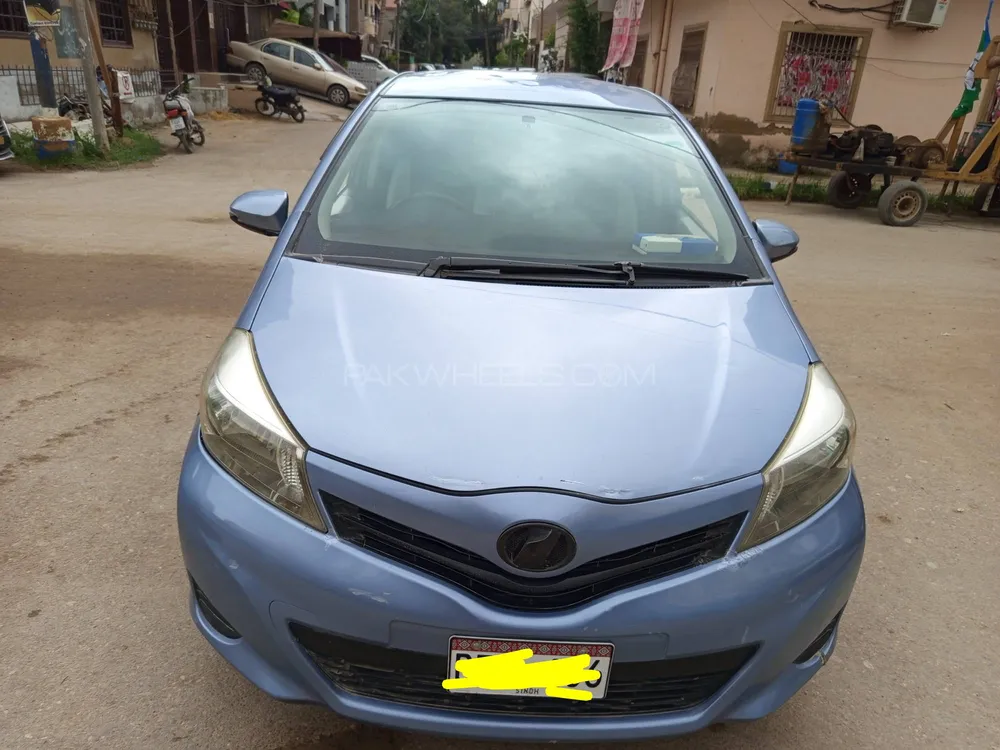 Toyota Vitz 2012 for Sale in Karachi Image-1