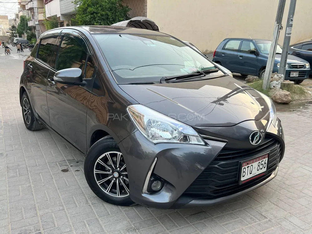 Toyota Vitz 2017 for Sale in Karachi Image-1