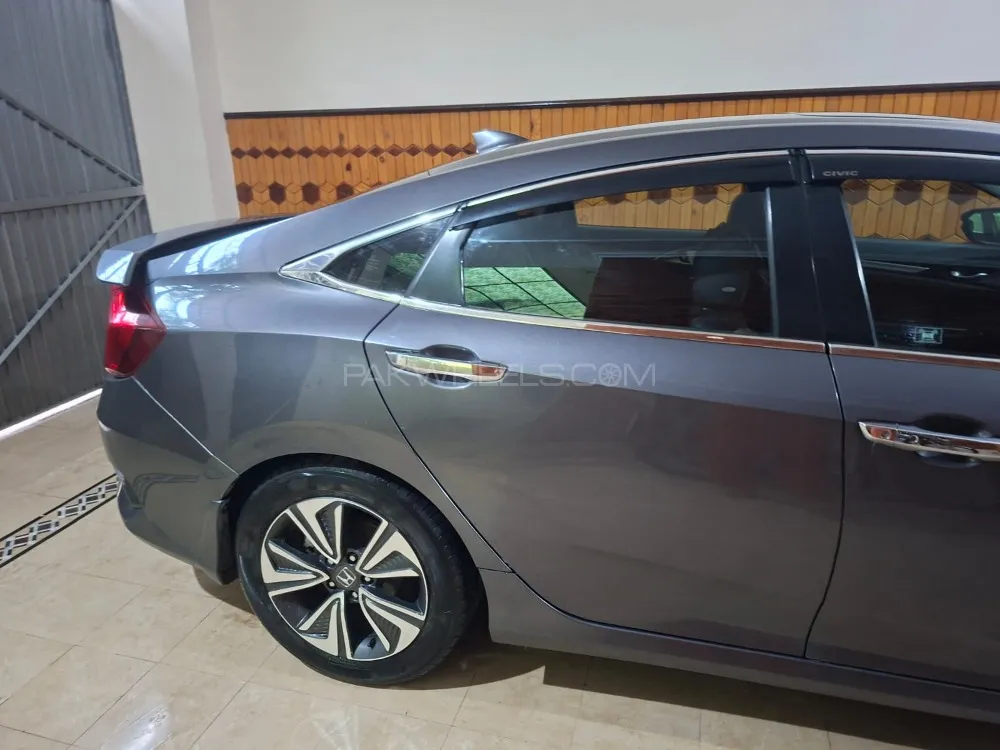 Honda Civic 2020 for Sale in Pir mahal Image-1