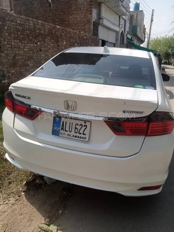 Honda Grace Hybrid 2015 for Sale in Faisalabad Image-1