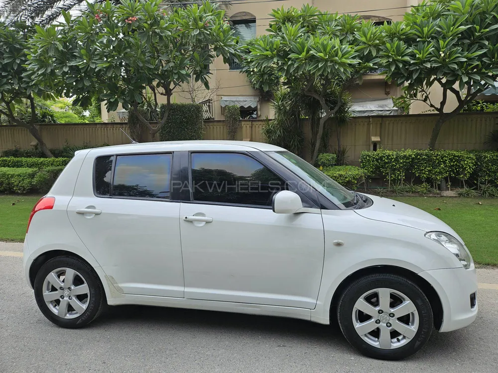 Suzuki Swift 2011 for Sale in Lahore Image-1