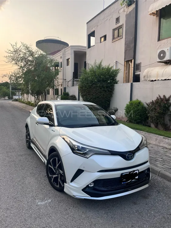 Toyota C-HR 2019 for Sale in Islamabad Image-1