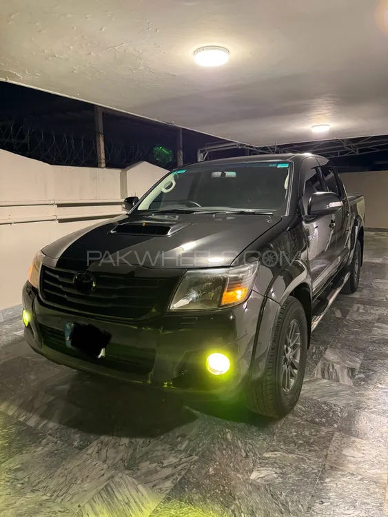 Toyota Hilux 2013 for Sale in Multan Image-1