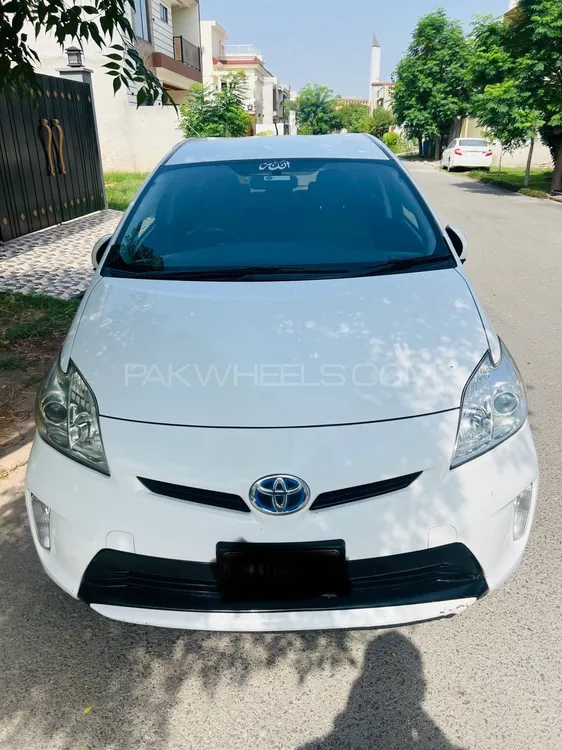 Toyota Prius 2014 for Sale in Multan Toyota Prius 2014 for Sale in Multan Image-3