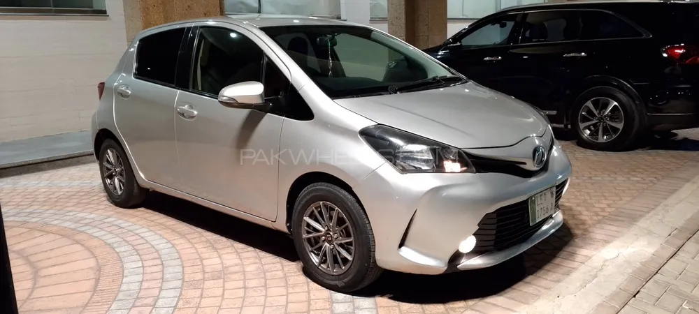 Toyota Vitz 2014 for Sale in Lahore Image-1