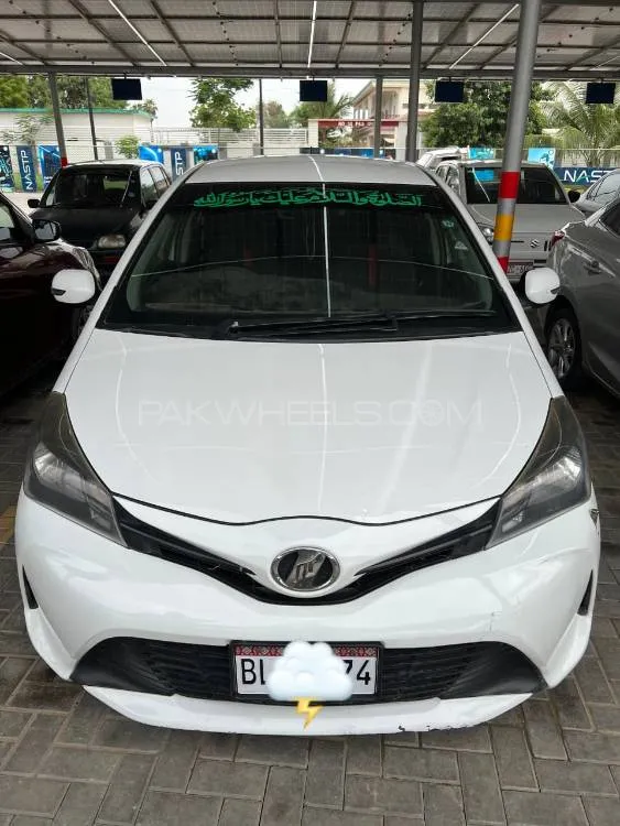 Toyota Vitz 2014 for Sale in Karachi Image-1