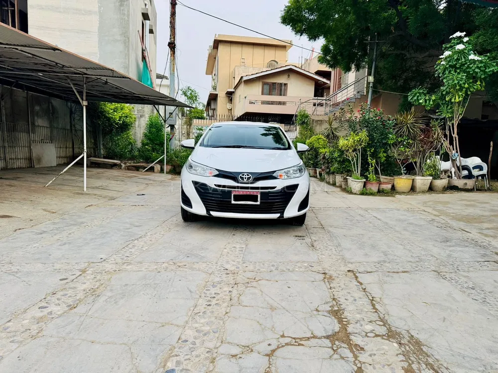 Toyota Yaris Sedan 2021 for Sale in Karachi Image-1