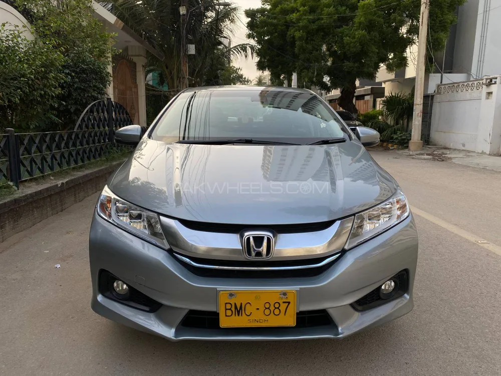 Honda Grace Hybrid 2014 for Sale in Karachi Image-1