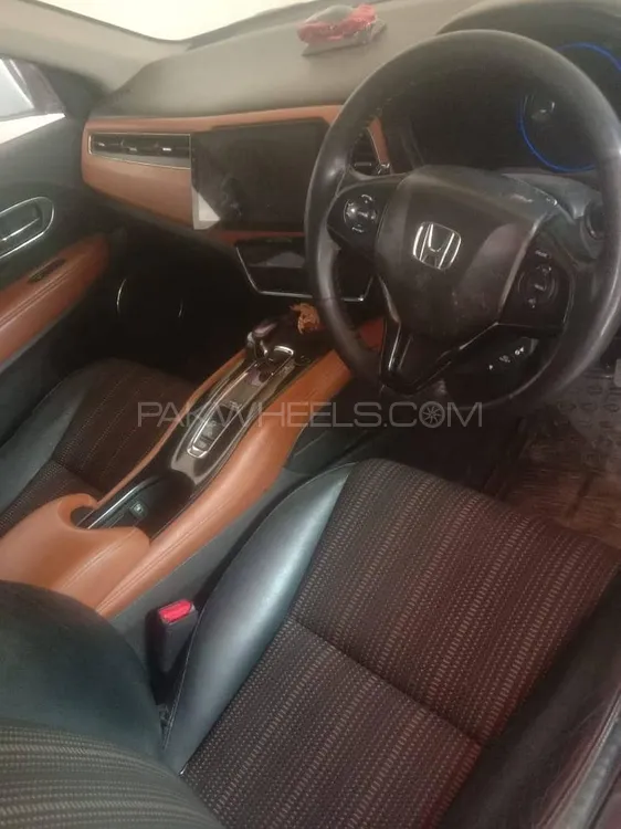 Honda Vezel 2015 for Sale in Multan Image-1