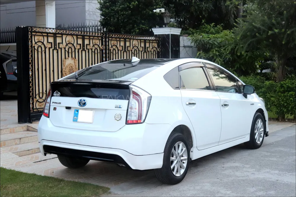 Toyota Prius 2014 for Sale in Lahore Image-1